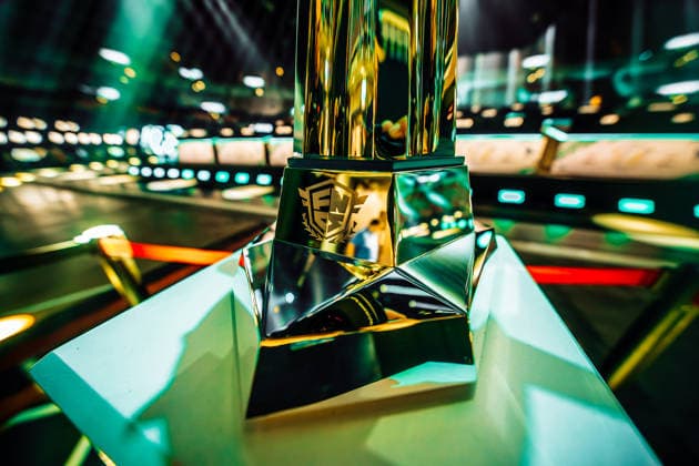 30 05 2026, xkkux, E Sports, FORTNITE MAJOR 1 SUMMIT, Season 2025 2026, PSD Bank Dome Düsseldorf The first LAN tournament of the FNCS season 50 duos compete against each other to win the prize pool and qualify for the Global Championship 2026 The duos are distributed as follows 20 EU, 13 NAC, 3 NAW, 5 Brazil, 3 Asia, 3 Oceania and 3 Middle East The top five teams automatically qualify for the Global Championship 2026 Cup Trophy in detail North Rhine-Westphalia Germany