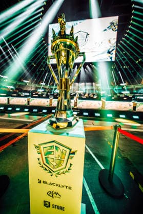30 05 2026, xkkux, E Sports, FORTNITE MAJOR 1 SUMMIT, Season 2025 2026, PSD Bank Dome Düsseldorf The first LAN tournament of the FNCS season 50 duos compete against each other to win the prize pool and qualify for the Global Championship 2026 The duos are distributed as follows 20 EU, 13 NAC, 3 NAW, 5 Brazil, 3 Asia, 3 Oceania and 3 Middle East The top five teams automatically qualify for the Global Championship 2026 Cup Trophy in detail North Rhine-Westphalia Germany