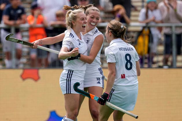 from left goal scorer Sara Strauss DHC, 11 , Sophia Schwabe DHC, 18 , Friederike Heusgen DHC, 8 , players from Düsseldorfer HC DHC , cheer about the goal to 0 1, jubilation, goal celebration, celebrate the goal, goal, celebration, celebrates the goal, joy, rejoices, optimistic, positive, game scene, highlight, action, 31 05 2026, Bonn Germany , field hockey, German championship, final, women, Mannheimer HC Düsseldorfer HC xozx