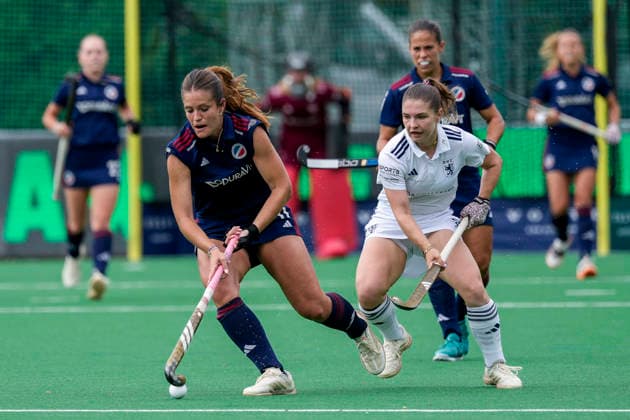 v li Sonja Zimmermann MHC, 11 , Marie Hahn DHC, 2 , duel, duel, tackle, tackling, dynamics, action, action, 31 05 2026, Bonn Germany , Hockey, German Championship, Final, Women, Mannheimer HC Düsseldorfer HC xozx