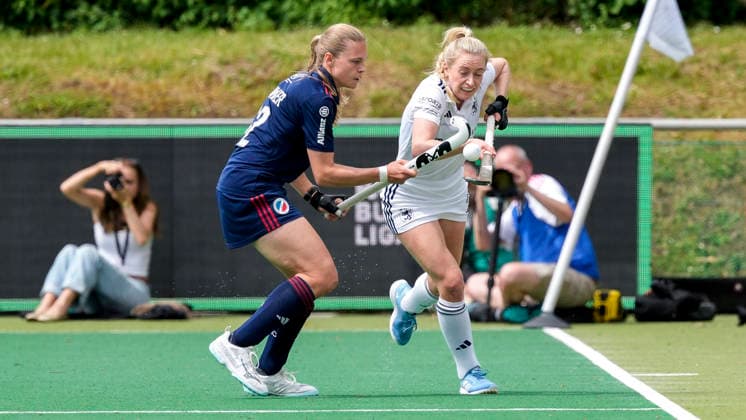 v li Ines Wanner MHC, 12 , Sara Strauss DHC, 11 , duel, duel, tackle, tackling, dynamics, action, action, 31 05 2026, Bonn Germany , Hockey, German Championship, Final, Women, Mannheimer HC Düsseldorfer HC xozx