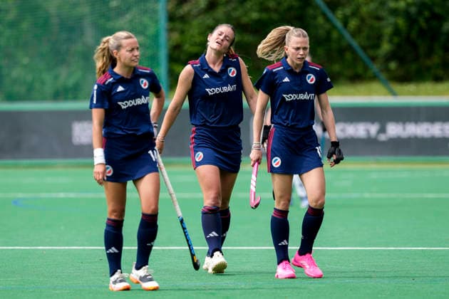 from left Aina Lilly Kresken MHC, 14 , Sonja Zimmermann MHC, 11 , Verena Neumann MHC, 19 , players of Mannheimer HC MHC , looking disappointed, disappointment, frustration, disappointed, pessimistic, action, action scene, 31 05 2026, Bonn Germany , Hockey, German Championship, Final, Women, Mannheimer HC Düsseldorfer HC xozx