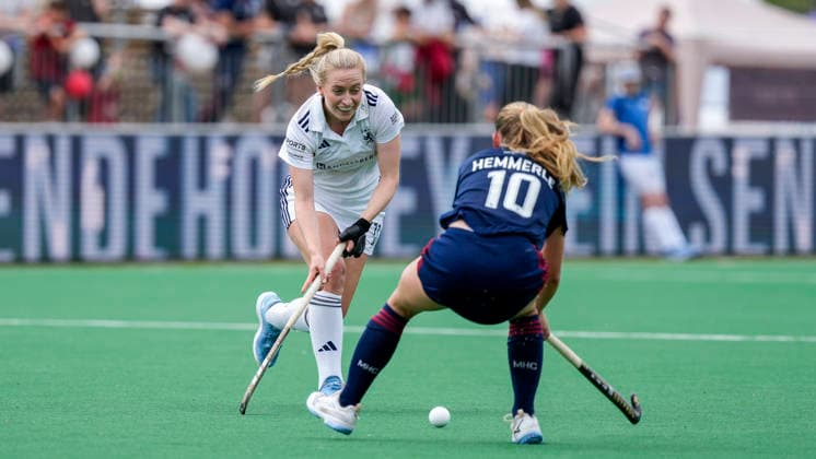 v li Sara Strauss DHC, 11 , Julia Hemmerle MHC, 10 , duel, duel, tackle, tackling, dynamics, action, action, 31 05 2026, Bonn Germany , Hockey, German Championship, Final, Women, Mannheimer HC Düsseldorfer HC xozx