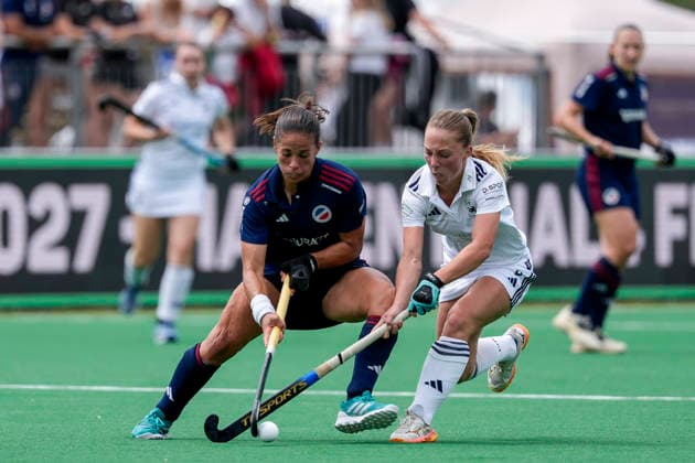 v li Lucina von der Heyde MHC, 2 , Annika Schönhoff DHC, 9 , duel, duel, tackle, tackling, dynamics, action, action, 31 05 2026, Bonn Germany , Hockey, German Championship, Final, Women, Mannheimer HC Düsseldorfer HC xozx