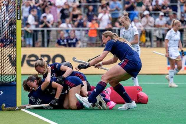from left goal scorer Nadine Fieber MHC, 4 , Carolin Seidel MHC, 32 , Verena Neumann MHC, 19 , Ines Wanner MHC, 12 , players of Mannheimer HC MHC , celebrate the goal to 1 1, jubilation, goal celebration, celebrate the goal, goal, celebration, cheers about the goal, rejoicing, joy, rejoices, optimistic, positive, game scene, highlight, action, 31 05 2026, Bonn Germany , Hockey, German Championship, Final, Women, Mannheimer HC Düsseldorfer HC xozx