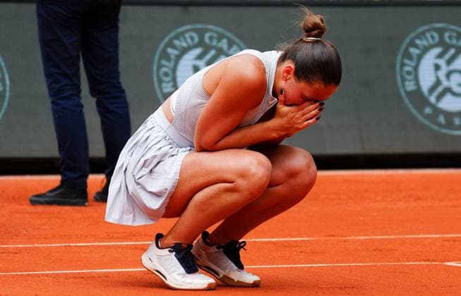 CAPTION CORRECTION - Marta Kostyuk celebrates her fourth round win over Iga Swiatek French Open Tennis, Day Eight, Tennis, Roland Garros, Paris, France - 31 May 2026Paris Roland Garros France EDITORIAL USE ONLY No use with unauthorised audio, video, data, fixture lists, club league logos or live services. Online in-match use limited to 120 images, no video emulation. No use in betting, games or single club league player publications. Copyright: xJavierxGarcia Shutterstockx 16898320n