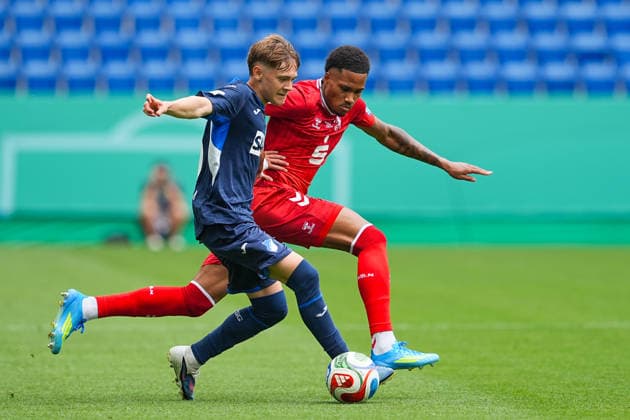 31 05 2026, xydrx, Herren, Fußball, U19 DFB Nachwuchsliga, Finale, TSG 1899 Hoffenheim 1 FC Köln, Saison 2025 2026, PreZero Arena Maxim Naumann TSG 1899 Hoffenheim U19, 20 im Zweikampf gegen David Fuerst 1 FC Köln, 2 DFB regulations prohibit any use of photographs as image sequences and or quasi video Copyright: HMBxMedia YannisxDreimann