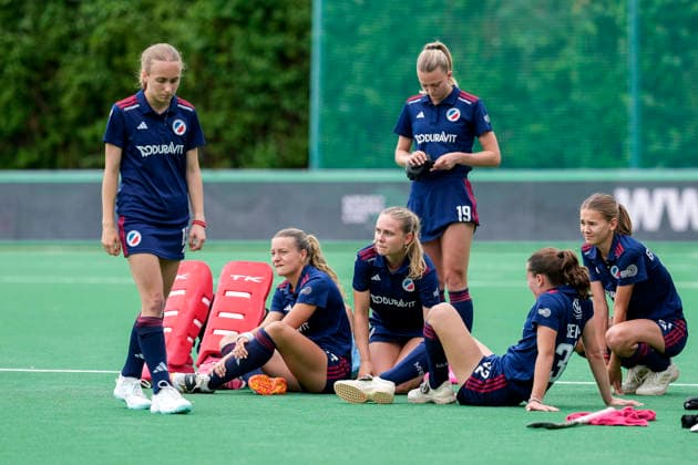 Players of Mannheimer HC MHC , disappointed about the defeat, disappointment after the final whistle, highlight, loser, lost, frustration, disappointed, pessimistic, 31 05 2026, Bonn Germany , Hockey, German Championship, Final, Women, Mannheimer HC Düsseldorfer HC xozx
