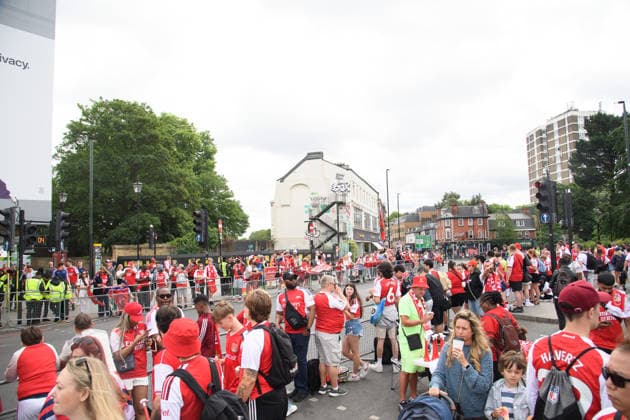Arsenal Victory Parade Buildup at Islington, London, UK - Sunday 31 May 2026 A general view of Arsenal supporters ahead of Arsenal s Victory Parade for winning the Premier League in Islington, London, England, UK on Sunday 31 May, 2026., Credit:Justin Ng Avalon UK, England, London, Islington Copyright: xJustinxNgx xAvalonx 0857976665st