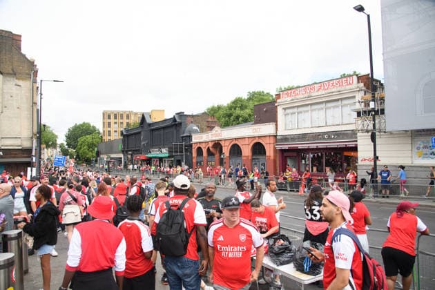 Arsenal Victory Parade Buildup at Islington, London, UK - Sunday 31 May 2026 A general view of Arsenal supporters ahead of Arsenal s Victory Parade for winning the Premier League in Islington, London, England, UK on Sunday 31 May, 2026., Credit:Justin Ng Avalon UK, England, London, Islington Copyright: xJustinxNgx xAvalonx 0857976667st