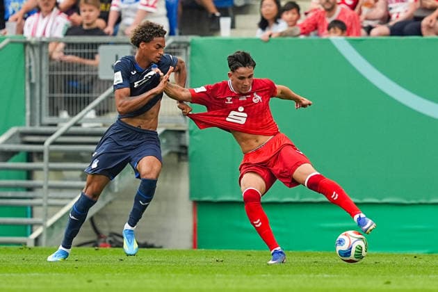 31 05 2026, xydrx, Herren, Fußball, U19 DFB Nachwuchsliga, Finale, TSG 1899 Hoffenheim 1 FC Köln, Saison 2025 2026, PreZero Arena Jykese Fields TSG 1899 Hoffenheim U19, 17 im Zweikampf gegen Jason Ponente Ramirez 1 FC Köln, 7 DFB regulations prohibit any use of photographs as image sequences and or quasi video Copyright: HMBxMedia YannisxDreimann