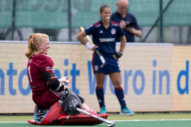 Goalkeeper Femke JOVY DHC 1, left, cheers after saving the decisive penalty, joy, jubilation, laughter, in the background Lucina VON DER HEYDE MHC 2, mi li Hockey 1 Field Hockey Bundesliga Final4 2026, Women, Final, Mannheimer HC MHC Duesseldorfer HC Düsseldorf DHC , Final score 3 4 n P 1 1 , German Field Hockey Championships, on 31 05 2026 at the BTHV Sportanlage in Bonn Germany Â