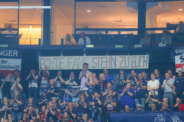 31 05 2026 ,xgox, Handball Handball EHF European League, Match for 3rd place Montpellier Handball SG Flensburg Handewitt emspor, v l symbol photo, symbol image, icon, fans, spectators, audience, banner Real fans stand by you Hamburg
