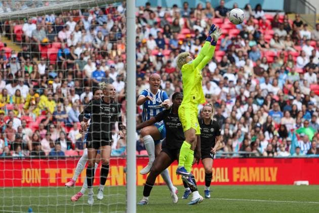 Ayaka Yamashita of Manchester City catches the ball while under pressure from Caitlyn Hayes of Brighton & Hove Albion Brighton & Hove Albion v Manchester City, Football, Adobe Women s FA Cup Final, Wembley Stadium, London, UK, 31 05 26 EDITORIAL USE ONLY No use with unauthorised audio, video, data, fixture lists, club league logos or live services. Online in-match use limited to 120 images, no video emulation. No use in betting, games or single club league player publications. Copyright: xAnthonyxHanc Shutterstockx 16905576c