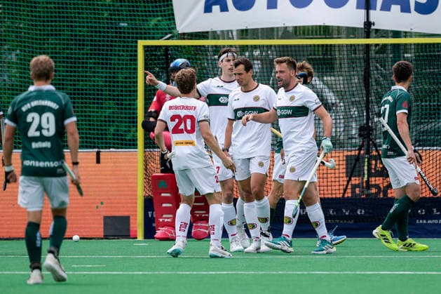 from left Niklas Bosserhoff Polo, 20 , Paul Smith Polo, 7 , Tom Craig Polo, 2 , goal scorer Justus Weigand Polo, 19 , players from the Hamburg Polo Club, cheer about the goal to 1 0, jubilation, goal celebration, celebrate the goal, goal, celebration, cheers about the goal, joy, rejoices, optimistic, positive, game scene, highlight, action, 31 05 2026, Bonn Germany , Hockey, German Championship, Final, Men, Hamburger Polo Club HTC Uhlenhorst Mülheim xozx