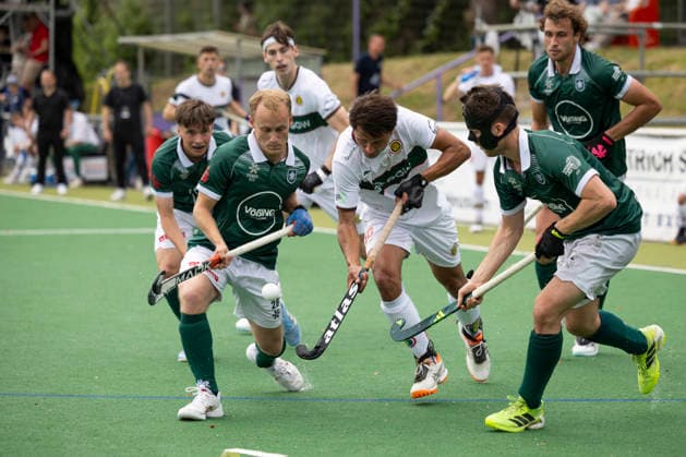 Timothy BRAND HPC 10, mi on the ball in a duel against Michel KAMMANN HTCU 28, left and HTCU 2, right , Action, Hockey 1 Field Hockey Bundesliga Final4 2026, Men, Final, Hamburger Polo Club HPC Uhlenhorst Muelheim Mülheim HTCU , Final Score 4 0, German Field Hockey Championships, on 31 05 2026 at the BTHV Sportanlage in Bonn Germany Â