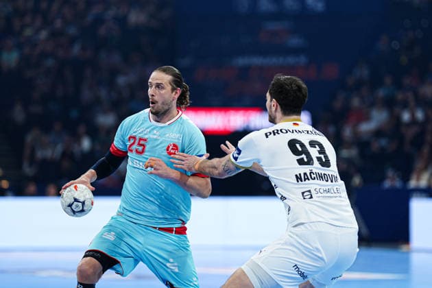 Olle Forsell Schefvert MT Melsungen, 25 , Veron Nacinovic THW Kiel, 93 GER, THW Kiel vs MT Melsungen, Handball, EHF European League, Final, Season 2025 2026, 31 05 2026 GER, THW Kiel vs MT Melsungen, Handball, EHF European League, Final, Season 2025 2026, 31 05 2026 Hamburg Copyright: xEibner-Pressefoto MarcelxvonxFehrnx EP_MFN