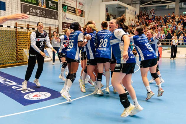 The HSG Blomberg Lippe team celebrates winning the German Championship GER, HSG Blomberg Lippe vs Borussia Dortmund, Handball, 1 Bundesliga Women, Play Offs, Final, Game 3, 31 05 2026 GER, HSG Blomberg Lippe vs Borussia Dortmund, Handball, 1 Bundesliga Women, Play Offs, Final, Game 3, 31 05 2026 Blomberg Copyright: xEibner-Pressefoto JanxRollingerx EP_JSK