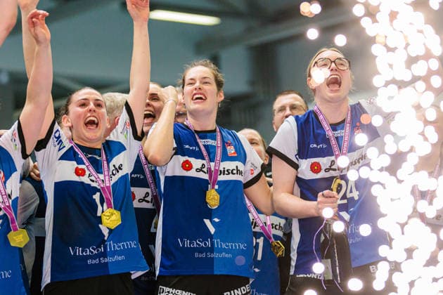 L R Ona Vegue HSG Blomberg Lippe, 14 , Amber Verbraeken HSG Blomberg Lippe, 05 , Marie Michalczik HSG Blomberg Lippe, 24 celebrate winning the German Championship GER, HSG Blomberg Lippe vs Borussia Dortmund, Handball, 1 Bundesliga Women, Play Offs, Final, Game 3, 31 05 2026 GER, HSG Blomberg Lippe vs Borussia Dortmund, Handball, 1 Bundesliga Women, Play Offs, Final, Game 3, 31 05 2026 Blomberg Copyright: xEibner-Pressefoto JanxRollingerx EP_JSK