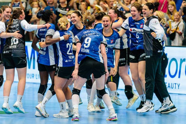 Die Mannschaft von HSG Blomberg-Lippe jubelt ueber den Gewinn der Deutschen Meisterschaft GER, HSG Blomberg-Lippe vs. Borussia Dortmund, Handball, 1. Bundesliga Frauen, Play-Offs, Finale, Spiel 3, 31.05.2026 GER, HSG Blomberg-Lippe vs. Borussia Dortmund, Handball, 1. Bundesliga Frauen, Play-Offs, Finale, Spiel 3, 31.05.2026 Blomberg Copyright: xEibner-Pressefoto JanxRollingerx EP_JSK