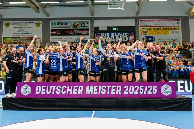 The HSG Blomberg Lippe team celebrates winning the German Championship GER, HSG Blomberg Lippe vs Borussia Dortmund, Handball, 1 Bundesliga Women, Play Offs, Final, Game 3, 31 05 2026 GER, HSG Blomberg Lippe vs Borussia Dortmund, Handball, 1 Bundesliga Women, Play Offs, Final, Game 3, 31 05 2026 Blomberg Copyright: xEibner-Pressefoto JanxRollingerx EP_JSK