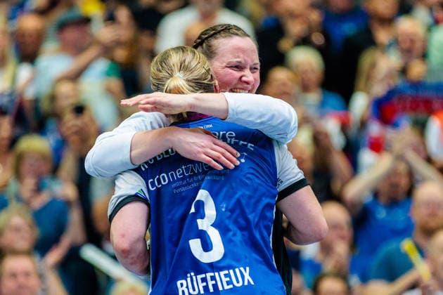 L R Laura Rueffieux HSG Blomberg Lippe, 03 , Melanie Veith HSG Blomberg Lippe, 16 celebrate winning the German Championship GER, HSG Blomberg Lippe vs Borussia Dortmund, Handball, 1 Bundesliga Women, Play Offs, Final, Match 3, 31 05 2026 GER, HSG Blomberg Lippe vs Borussia Dortmund, Handball, 1 Bundesliga Women, Play Offs, Final, Match 3, 31 05 2026 Blomberg Copyright: xEibner-Pressefoto JanxRollingerx EP_JSK