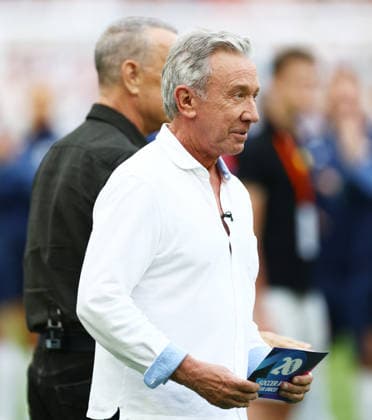Tim Allen seen pitchside as part of Toy Story 5 promotion. England XI v World XI, Soccer Aid for Unicef 2026, Football, London Stadium, London, UK - 31 May 2026London London Stadium United Kingdom EDITORIAL USE ONLY No use with unauthorised audio, video, data, fixture lists, club league logos or live services. Online in-match use limited to 120 images, no video emulation. No use in betting, games or single club league player publications. Copyright: xJamesxMarsh Shutterstockx 16898311ak