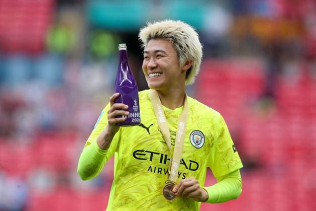 Ayaka Yamashita of Manchester City celebrates by holding up her winners medal after her team won the Adobe Women s FA Cup Final Brighton & Hove Albion v Manchester City, Football, Adobe Women s FA Cup Final, Wembley Stadium, London, UK, 31 05 26 EDITORIAL USE ONLY No use with unauthorised audio, video, data, fixture lists, club league logos or live services. Online in-match use limited to 120 images, no video emulation. No use in betting, games or single club league player publications. Copyright: xAnthonyxHanc Shutterstockx 16905576cn