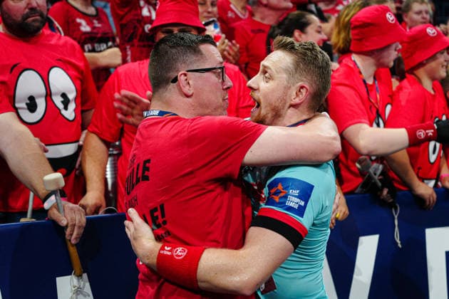 Dimitri Ignatow MT Melsungen, 11 celebrates with the fans after winning the match GER, THW Kiel vs MT Melsungen, Handball, EHF European League, Final, Season 2025 2026, 31 05 2026 GER, THW Kiel vs MT Melsungen, Handball, EHF European League, Final, Season 2025 2026, 31 05 2026 Hamburg Copyright: xEibner-Pressefoto MarcelxvonxFehrnx EP_MFN