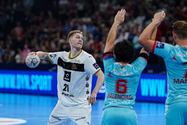 Free throw Eric Johansson THW Kiel, 21 GER, THW Kiel vs MT Melsungen, Handball, EHF European League, Final, Season 2025 2026, 31 05 2026 GER, THW Kiel vs MT Melsungen, Handball, EHF European League, Final, Season 2025 2026, 31 05 2026 Hamburg Copyright: xEibner-Pressefoto MarcelxvonxFehrnx EP_MFN