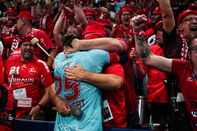 MT Melsungen cheers with the fans after winning the match GER, THW Kiel vs MT Melsungen, Handball, EHF European League, Final, Season 2025 2026, 31 05 2026 GER, THW Kiel vs MT Melsungen, Handball, EHF European League, Final, Season 2025 2026, 31 05 2026 Hamburg Copyright: xEibner-Pressefoto MarcelxvonxFehrnx EP_MFN