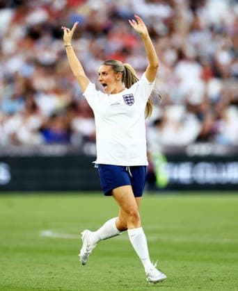Chloe Burrows of England. England XI v World XI, Soccer Aid for Unicef 2026, Football, London Stadium, London, UK - 31 May 2026London London Stadium United Kingdom EDITORIAL USE ONLY No use with unauthorised audio, video, data, fixture lists, club league logos or live services. Online in-match use limited to 120 images, no video emulation. No use in betting, games or single club league player publications. Copyright: xJamesxMarsh Shutterstockx 16898311cy