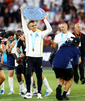 England Manager Robbie Williams seen with the trophy after the match. England XI v World XI, Soccer Aid for Unicef 2026, Football, London Stadium, London, UK - 31 May 2026London London Stadium United Kingdom EDITORIAL USE ONLY No use with unauthorised audio, video, data, fixture lists, club league logos or live services. Online in-match use limited to 120 images, no video emulation. No use in betting, games or single club league player publications. Copyright: xJamesxMarsh Shutterstockx 16898311ds