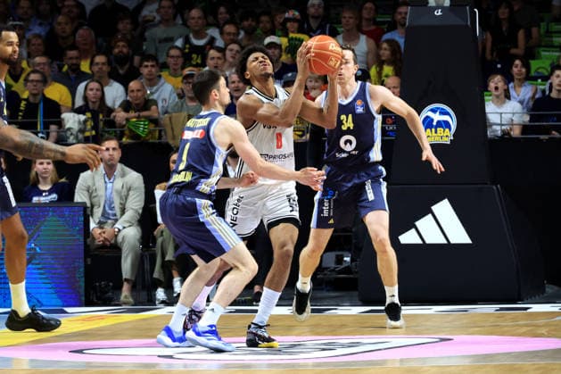 DEU, easyCredit BBL, ALBA vs BMA365 Bamberg Baskets, 01 06 2026, Uber Arena, Berlin, DEU, easyCredit BBL, ALBA vs BMA365 Bamberg Baskets, pictured JONAS MATTISSECK ALBA Berlin 9 , Justin Bean ALBA Berlin 34 , Demarcus Demonia Bamberg 8 nordphotoxGmbHx xEngler nph00076