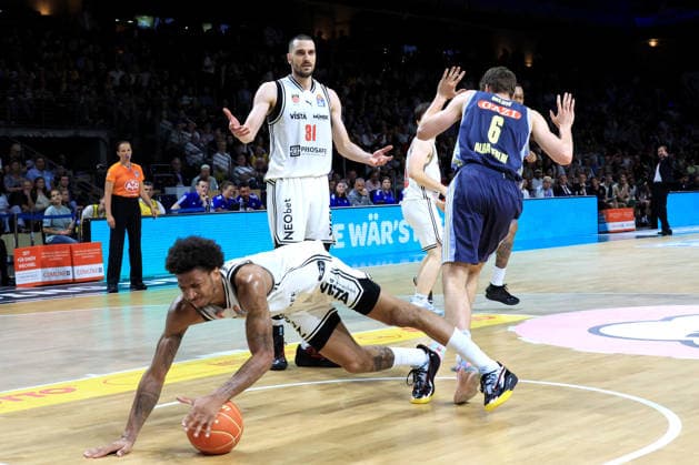 DEU, easyCredit BBL, ALBA vs BMA365 Bamberg Baskets, 01 06 2026, Uber Arena, Berlin, DEU, easyCredit BBL, ALBA vs BMA365 Bamberg Baskets, pictured MALTE DELOW ALBA Berlin 6 , Demarcus Demonia Bamberg 8 , Daniel Keppeler Bamberg 31 nordphotoxGmbHx xEngler nph00076