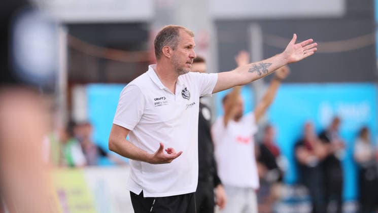 Würzburg, 01 06 2026, Stadion am Dallenberg, Fußball, Aufstiegspiele zur 3 Liga, Rückspiel , FWK Würzburger Kickers vs 1 FC Lok Leipzig , Im Bild Trainer Jochen Seitz, Lok Leipzig , Nur zur redaktionellen Nutzung Only editorial use NOFV DFB regulations prohibit any use of photographs as image sequences and or quasi video , Picture Point