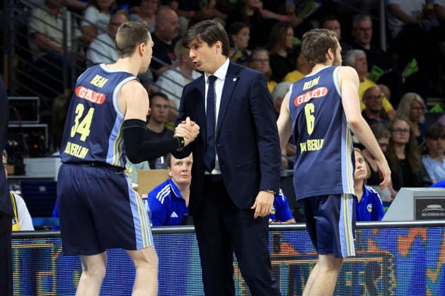 DEU, easyCredit BBL, ALBA vs BMA365 Bamberg Baskets, 01 06 2026, Uber Arena, Berlin, DEU, easyCredit BBL, ALBA vs BMA365 Bamberg Baskets, in the picture CHIEF TRAINER Pedro Calles ALBA Berlin , Justin Bean ALBA Berlin 34 , MALTE DELOW ALBA Berlin 6 nordphotoxGmbHx xEngler nph00076