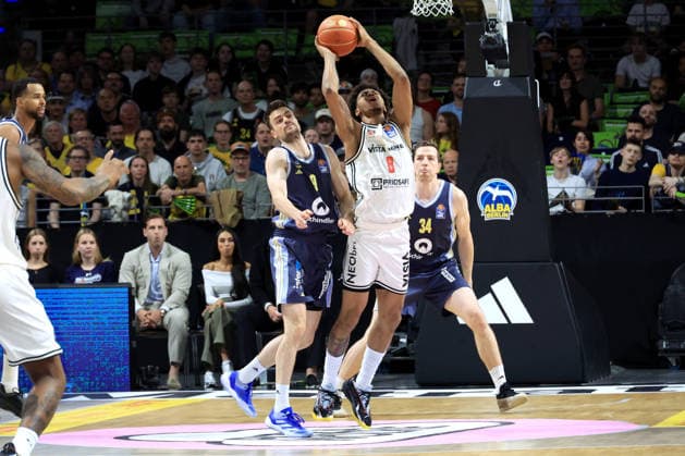 DEU, easyCredit BBL, ALBA vs BMA365 Bamberg Baskets, 01 06 2026, Uber Arena, Berlin, DEU, easyCredit BBL, ALBA vs BMA365 Bamberg Baskets, pictured JONAS MATTISSECK ALBA Berlin 9 , Justin Bean ALBA Berlin 34 , Demarcus Demonia Bamberg 8 nordphotoxGmbHx xEngler nph00076
