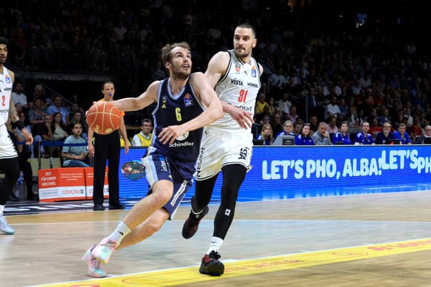 DEU, easyCredit BBL, ALBA vs BMA365 Bamberg Baskets, 01 06 2026, Uber Arena, Berlin, DEU, easyCredit BBL, ALBA vs BMA365 Bamberg Baskets, pictured MALTE DELOW ALBA Berlin 6 , Daniel Keppeler Bamberg 31 nordphotoxGmbHx xEngler nph00076