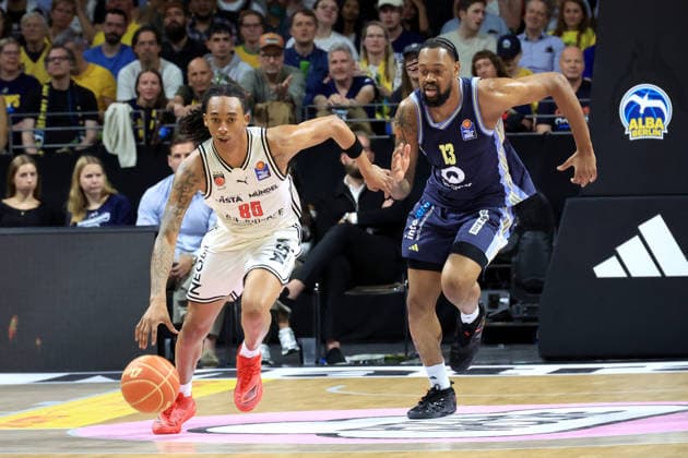DEU, easyCredit BBL, ALBA vs BMA365 Bamberg Baskets, 01 06 2026, Uber Arena, Berlin, DEU, easyCredit BBL, ALBA vs BMA365 Bamberg Baskets, in the picture J Wan Roberts ALBA Berlin 13 , Austin Crowley Bamberg 85 nordphotoxGmbHx xEngler nph00076