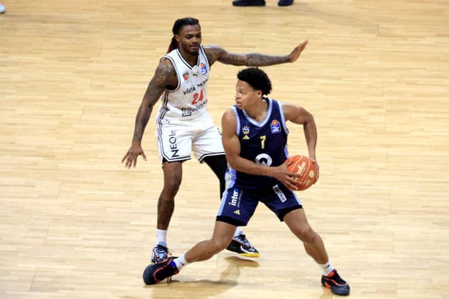 DEU, easyCredit BBL, ALBA vs BMA365 Bamberg Baskets, 01 06 2026, Uber Arena, Berlin, DEU, easyCredit BBL, ALBA vs BMA365 Bamberg Baskets, in the picture Jack Kayil ALBA Berlin 7 , Cobe Williams Bamberg 24 nordphotoxGmbHx xEngler nph00076