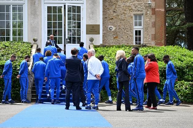 French President Emmanuel Macron Visits National Football Centre Ahead of 2026 FIFA World Cup, WM, Weltmeisterschaft, Fussball @ Pool Jeanne Accorsini Maxppp, France, paris, 2026 06 02 French President Emmanuel Macron and First Lady Brigitte Macron visit the National Football Centre in Clairefontaine, near Paris, on June 2, 2026. Ahead of the 2026 FIFA World Cup, the President met players and coaching staff of the France men’s national football team to express his support. He also met members of the France women’s national team, Nationalteam as they prepared for upcoming FIFA Women’s World Cup 2027 qualifying matches. CLAIREFONTAINE France Copyright: xMAXPPPx MAXPPPxx PAR26060209 PAR26060209