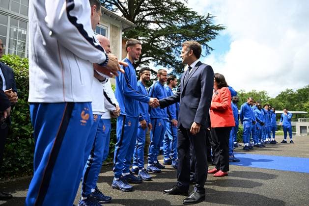 French President Emmanuel Macron Visits National Football Centre Ahead of 2026 FIFA World Cup, WM, Weltmeisterschaft, Fussball @ Pool Jeanne Accorsini Maxppp, France, paris, 2026 06 02 French President Emmanuel Macron and First Lady -BrigitteMacron visit the National Football Centre in Clairefontaine, near Paris, on June 2, 2026. Ahead of the 2026 FIFA World Cup, the President met players and coaching staff of the France men’s national football team to express his support. He also met members of the France women’s national team, Nationalteam as they prepared for upcoming FIFA Women’s World Cup 2027 qualifying matches. CLAIREFONTAINE France Copyright: xMAXPPPx MAXPPPxx PAR26060207 PAR26060207