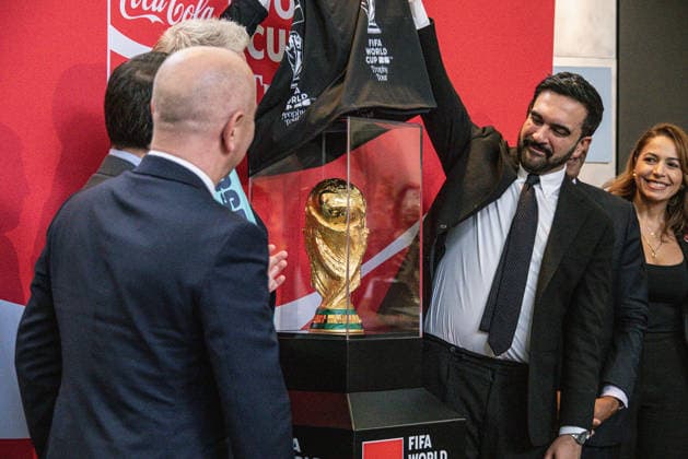 June 2, 2026, New York, New York, USA: New York City Mayor, Zoharan Mamdani helps lift the cover as the FIFA World Cup, WM, Weltmeisterschaft, Fussball Trophy Tour continues at the American Museum of Natural History.in Manhattan. Sponsored by Coca-Cola the tour gives fans the opportunity to see the coveted trophy ahead of FIFA World Cup 2026 in New York, NY on June 2, 2026 New York USA - ZUMAb230 0858163979st Copyright: xLauraxBrettx