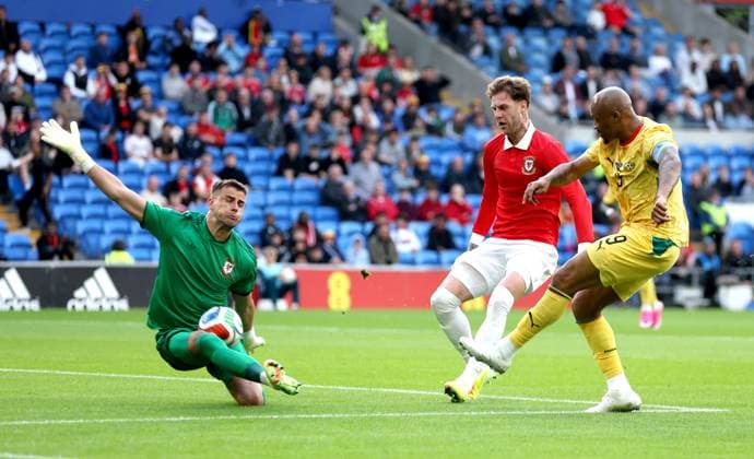 Jordan Ayew of Ghana has a shot saved by Karl Darlow of Wales Wales v Ghana, International Friendly, Länderspiel, Nationalmannschaft Football, Cardiff City Stadium, Cardiff, Wales, UK - 02 Jun 2026Cardiff Cardiff City Stadium United Kingdom EDITORIAL USE ONLY No use with unauthorised audio, video, data, fixture lists, club league logos or live services. Online in-match use limited to 120 images, no video emulation. No use in betting, games or single club league player publications. Copyright: xKieranxMcManus Shutterstockx 16906575v