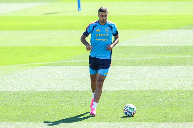 June 3, 2026, Las Rozas, Madrid, Spain: Rodrigo Hernandez during a training session of Spain National Football Team ahead the FIFA World Cup, WM, Weltmeisterschaft, Fussball 2026 at Ciudad del Futbol on June 03, 2026 in Las Rozas, Madrid, Spain. Spain Team Training Session - FIFA World Cup 2026 - ZUMAa181 20260603_zaa_a181_030 Copyright: xIrinaxR.xHipolitox