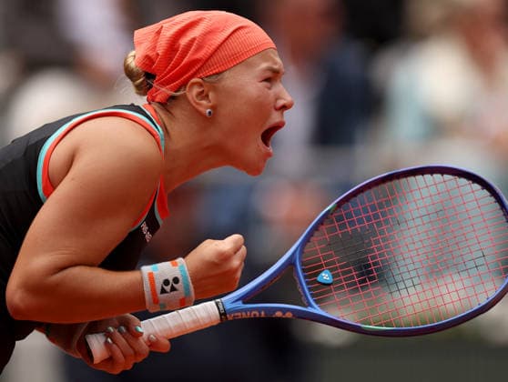 Diana Shnaider of Russia celebrates French Open Tennis, Day Eleven, Tennis, Roland Garros, Paris, France - 03 Jun 2026Paris Roland Garros France EDITORIAL USE ONLY No use with unauthorised audio, video, data, fixture lists, club league logos or live services. Online in-match use limited to 120 images, no video emulation. No use in betting, games or single club league player publications. Copyright: xEllaxLing Shutterstockx 16906557a