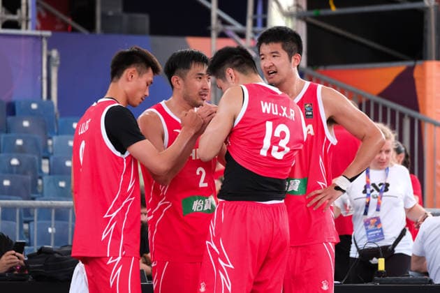 Basketball, FIBA 3x3 WM in Warschau, Männer, Deutschland - China June 3, 2026, Warsaw, Masovian Voivodeship, Poland: China s DIANLIANG ZHANG (6), HANYU GUO (2), PENGCHENG LU (9), XINGRUI WU (13) gather together following their defeat in a FIBA 3x3 Basketball World Cup men s Pool C game between Germany and China in Warsaw, Poland. Basketball 2026: FIBA 3x3 World Cup Men s Pool C: Germany 22:12 China - ZUMAk204 20260603_zip_k204_016 Copyright: xRomanxKozielx