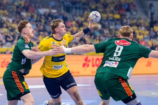 from left Lukas Stutzke Die Recken, 39 , Edwin Aspenbäck RNL, 78 , Vilhelm Poulsen Die Recken, 9 , duel, duel, tackle, tackling, dynamics, action, action, 03 06 2026, Mannheim Germany , Handball, Bundesliga, Rhein Neckar Löwen TSV Hannover Burgdorf xozx
