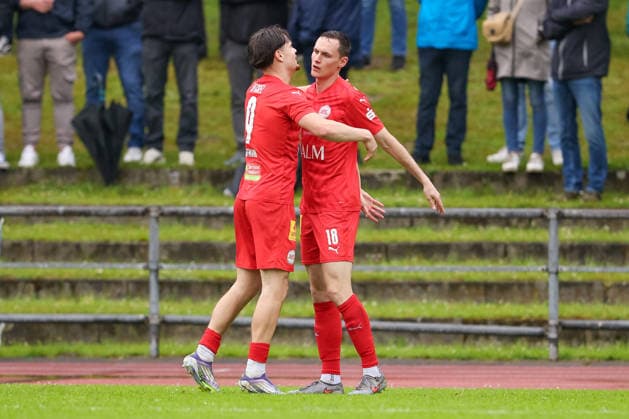 from left Finn Hoffmann 1 FC Germania Egestorf Langreder, 9 and scorer Nick Bode 1 FC Germania Egestorf Langreder, 18 with goal celebration, jubilation, cheering, optimistic, match scene, highlight, joy about the goal to 1 1, 03 06 2026, Bremen Germany , Soccer, promotion round Regionalliga Nord, Blumenthaler SV 1 FC Germania Egestorf Langreder xobx